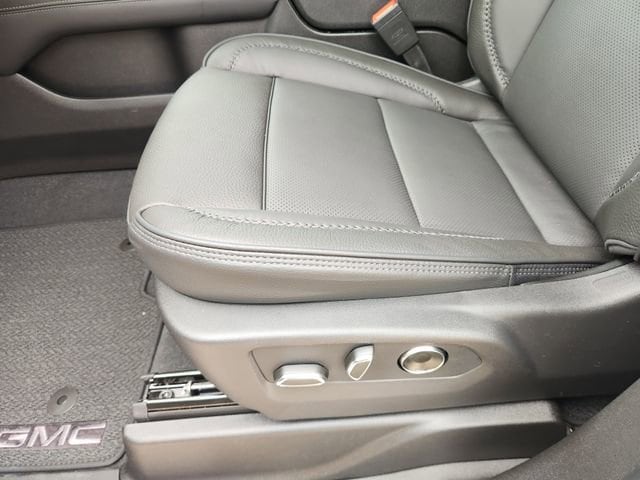 2026 GMC Yukon XL Denali - Photo 18