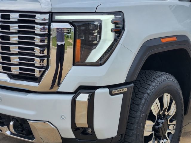 2026 GMC Sierra 2500HD Denali - Photo 8