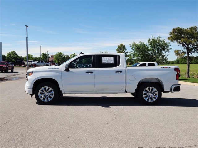 2025 Chevrolet Silverado 1500 Custom photo 4
