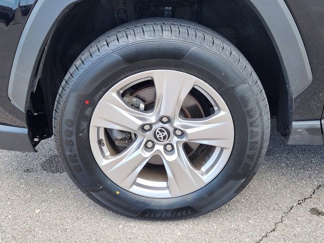 2023 Toyota RAV4 XLE - Photo 14