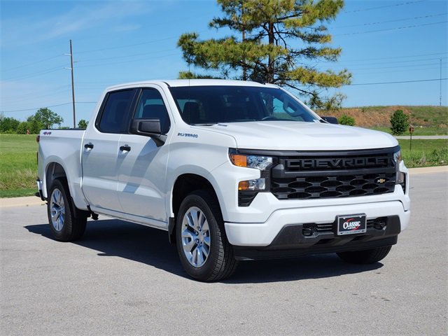 2025 Chevrolet Silverado 1500 Custom photo 3