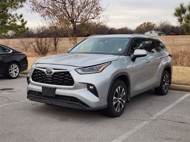 2021 Toyota Highlander XLE's photo