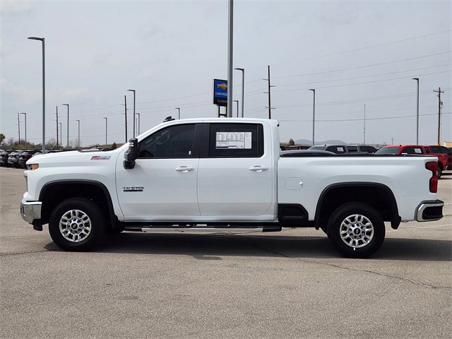 2025 Chevrolet Silverado 2500HD LT photo 4