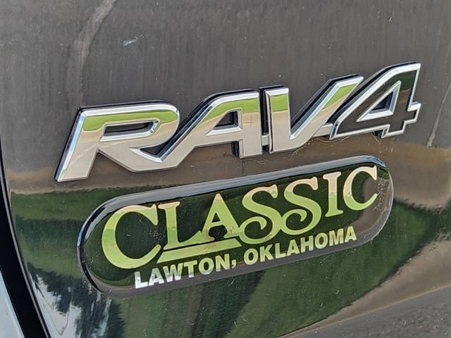 2023 Toyota RAV4 XLE - Photo 12