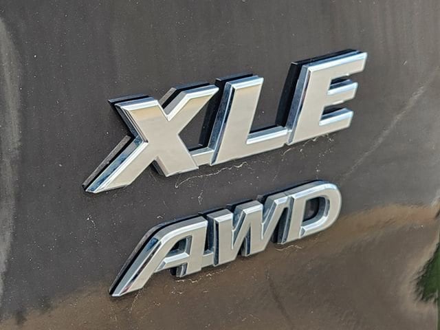 2023 Toyota RAV4 XLE - Photo 13