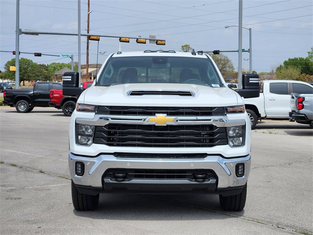 2025 Chevrolet Silverado 2500HD LT photo 2