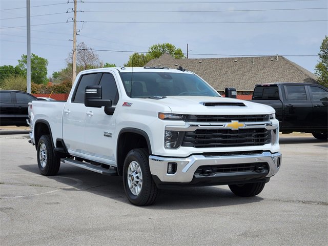 2025 Chevrolet Silverado 2500HD LT photo 3