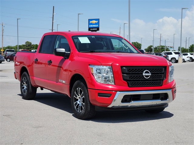 2023 Nissan Titan SV photo 3