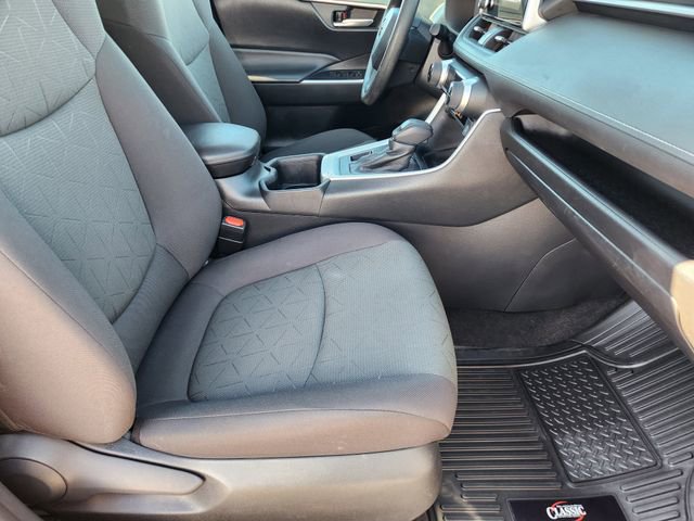 2023 Toyota RAV4 XLE - Photo 16