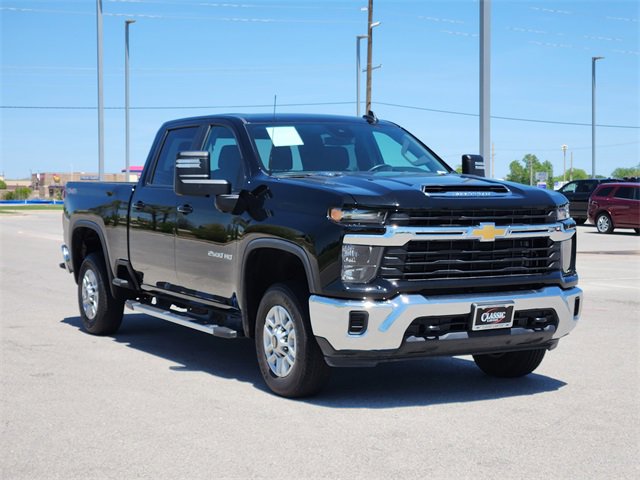 2024 Chevrolet Silverado 2500HD LT photo 3