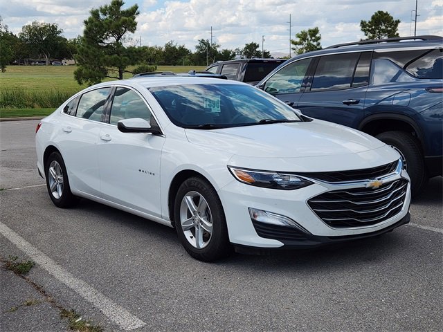 2020 Chevrolet Malibu LS photo 2