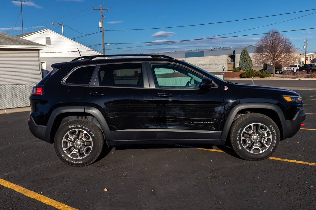 Used 2022 Jeep Cherokee Trailhawk SUV