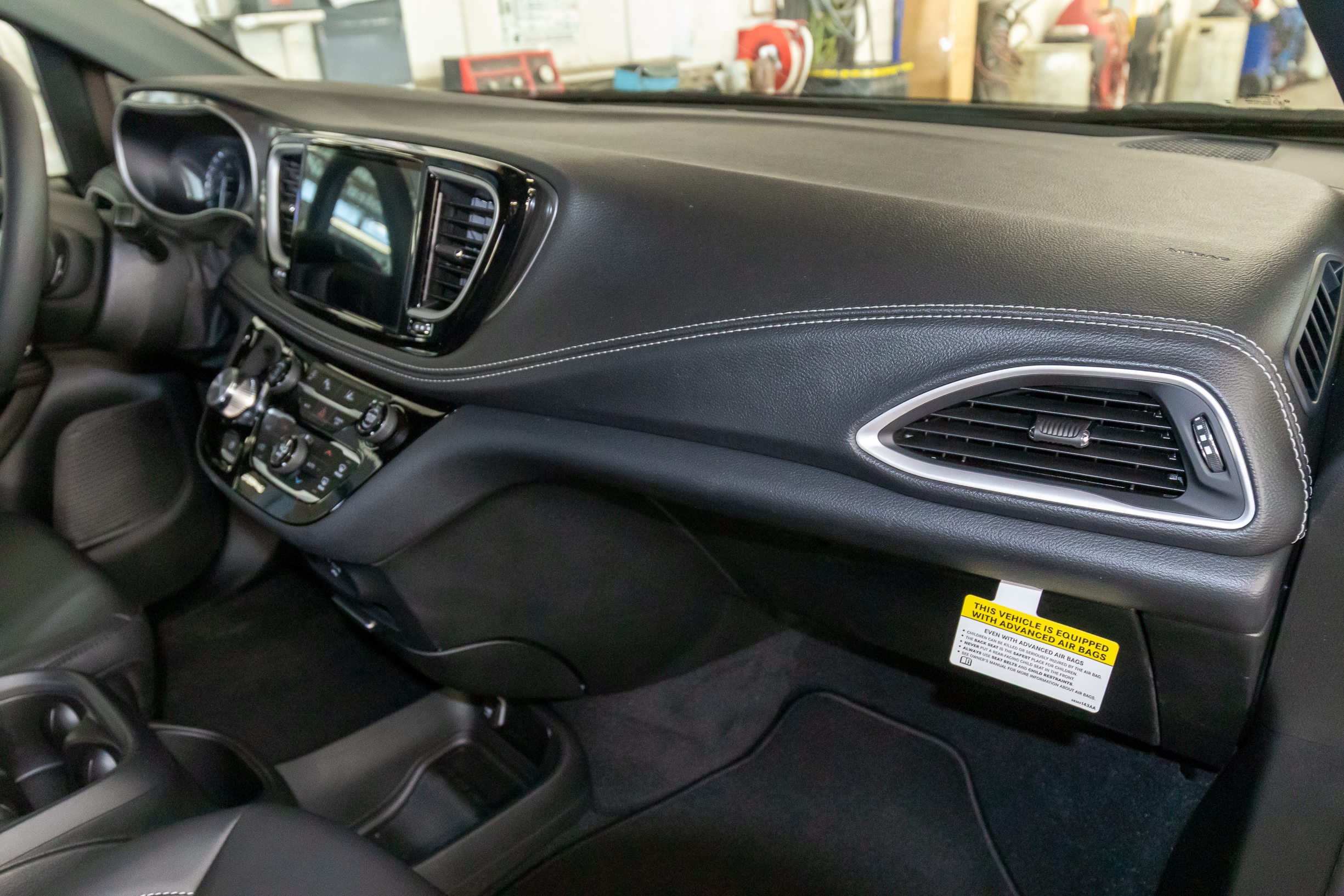 2026 Chrysler Pacifica Select - Photo 19
