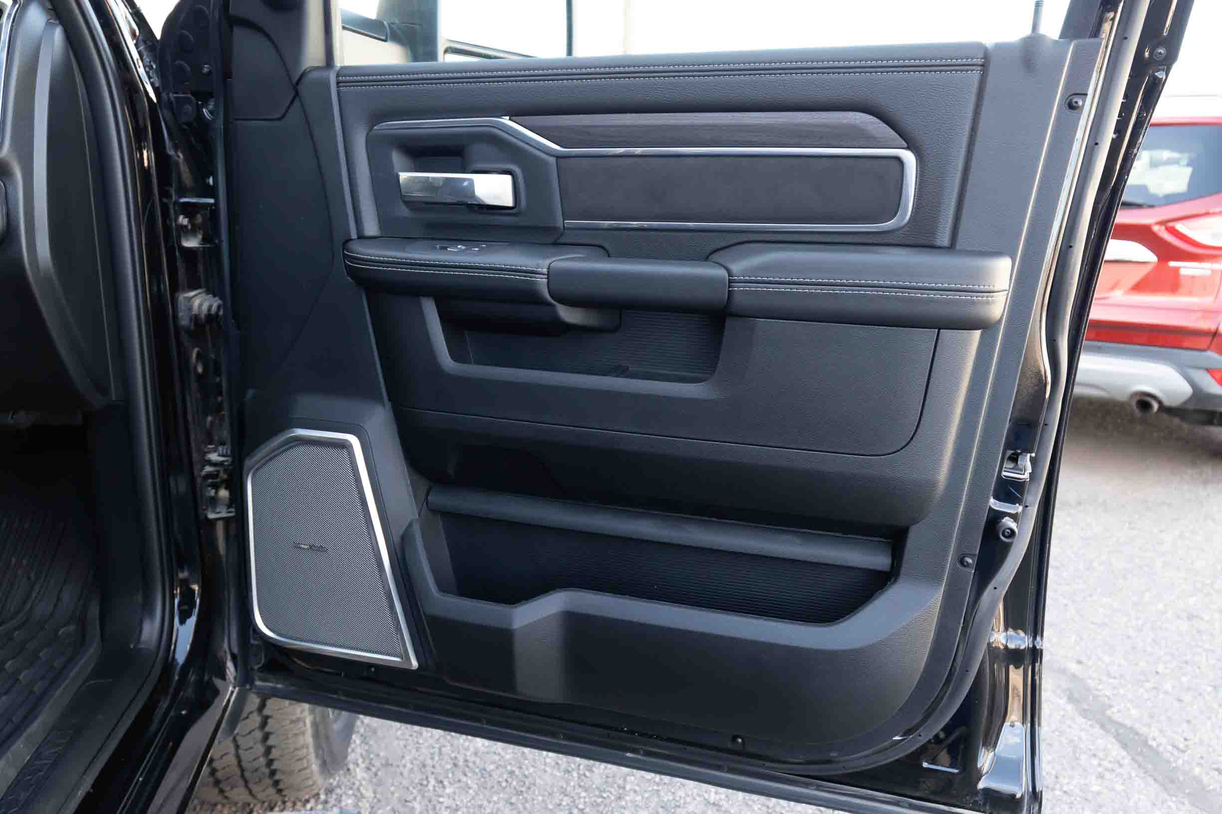 2025 RAM 2500 Laramie - Photo 17