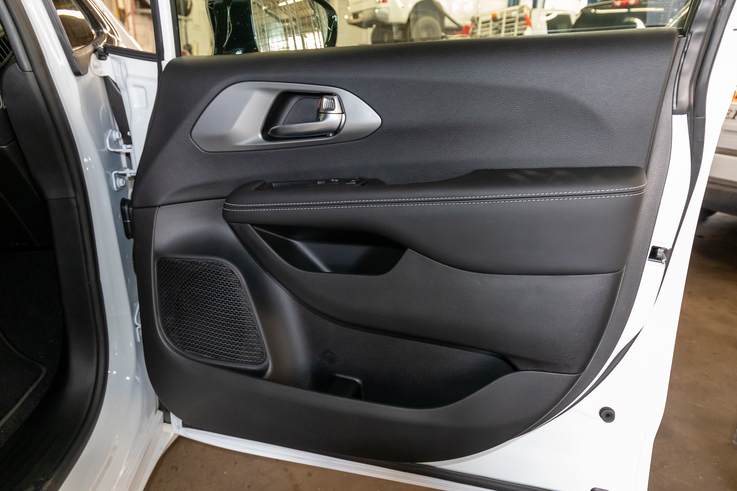 2026 Chrysler Pacifica Select - Photo 17