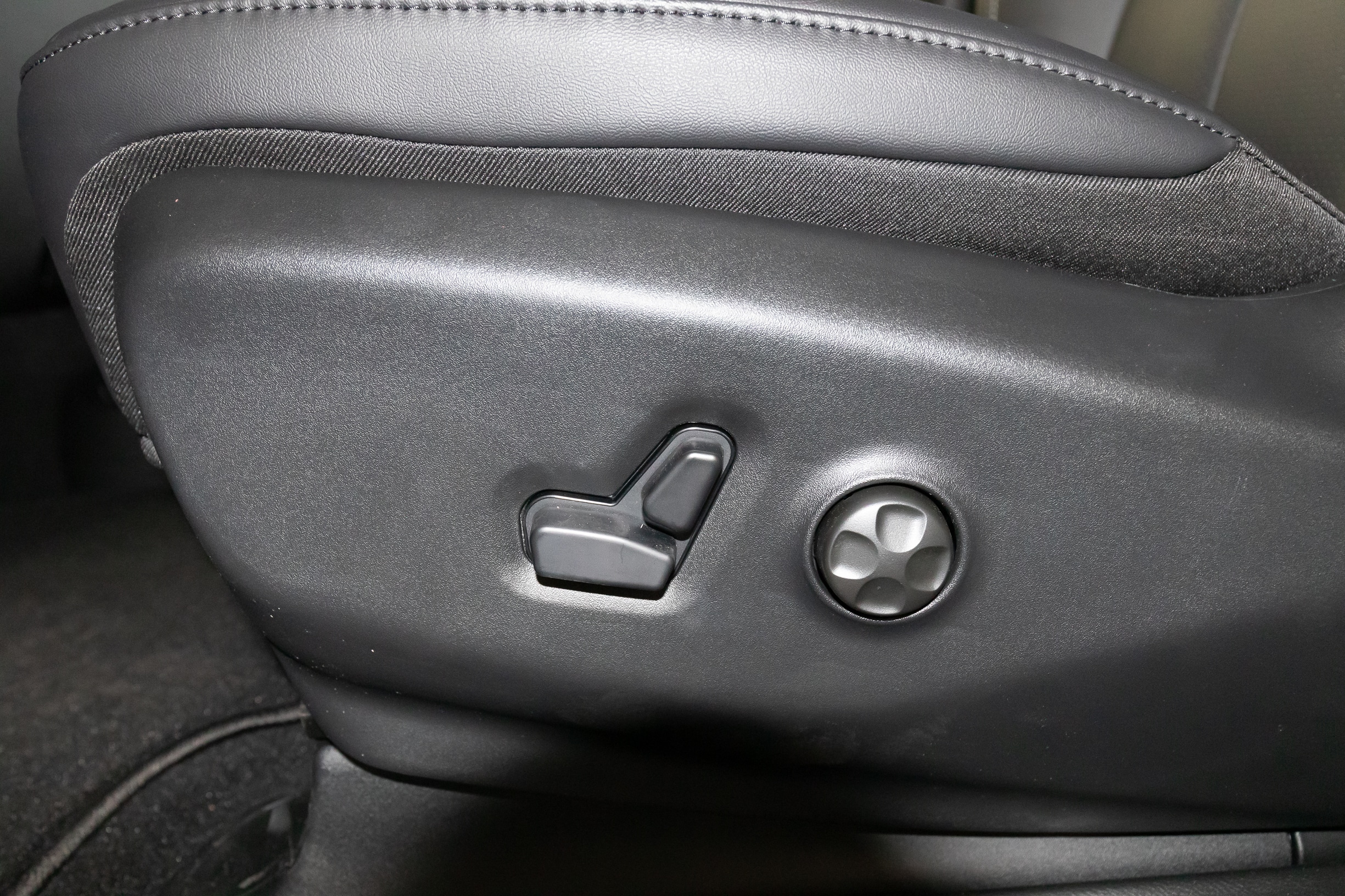 2026 Chrysler Pacifica Select - Photo 11