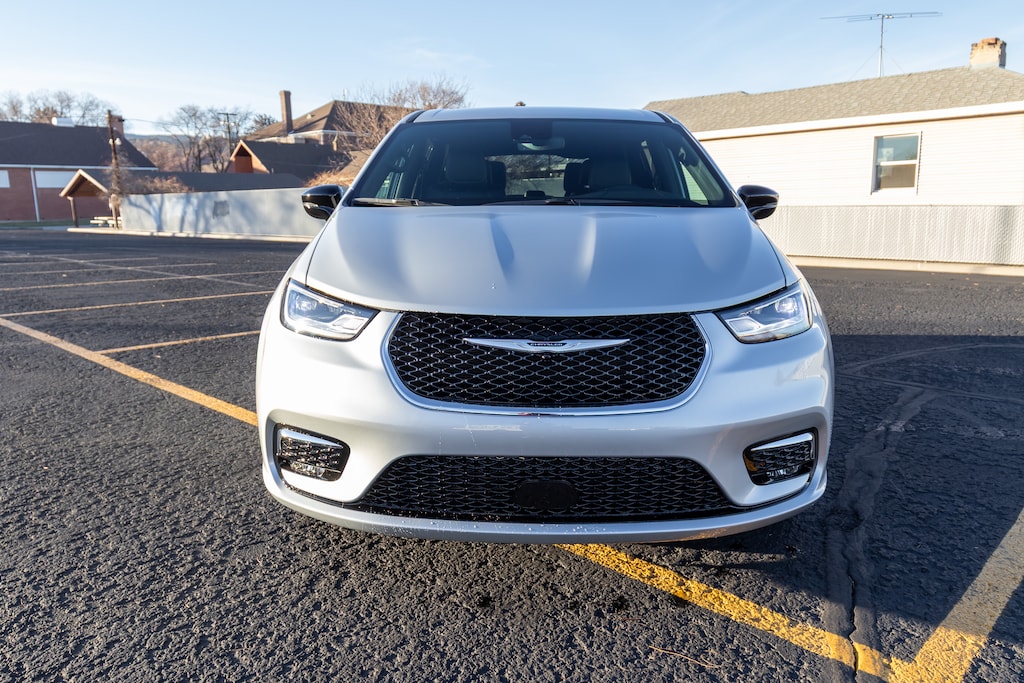 New 2026 Chrysler Pacifica SELECT AWD Passenger Van