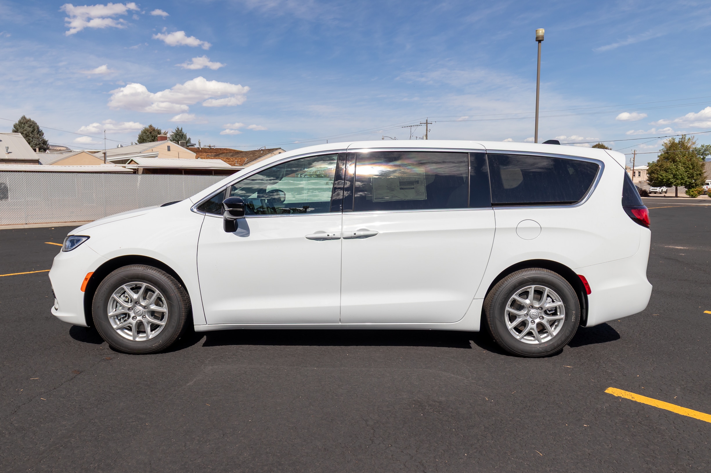 2026 Chrysler Pacifica Select - Photo 7
