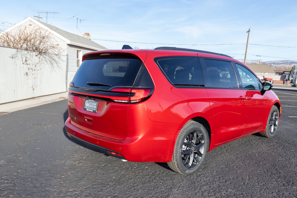 New 2026 Chrysler Pacifica SELECT Passenger Van