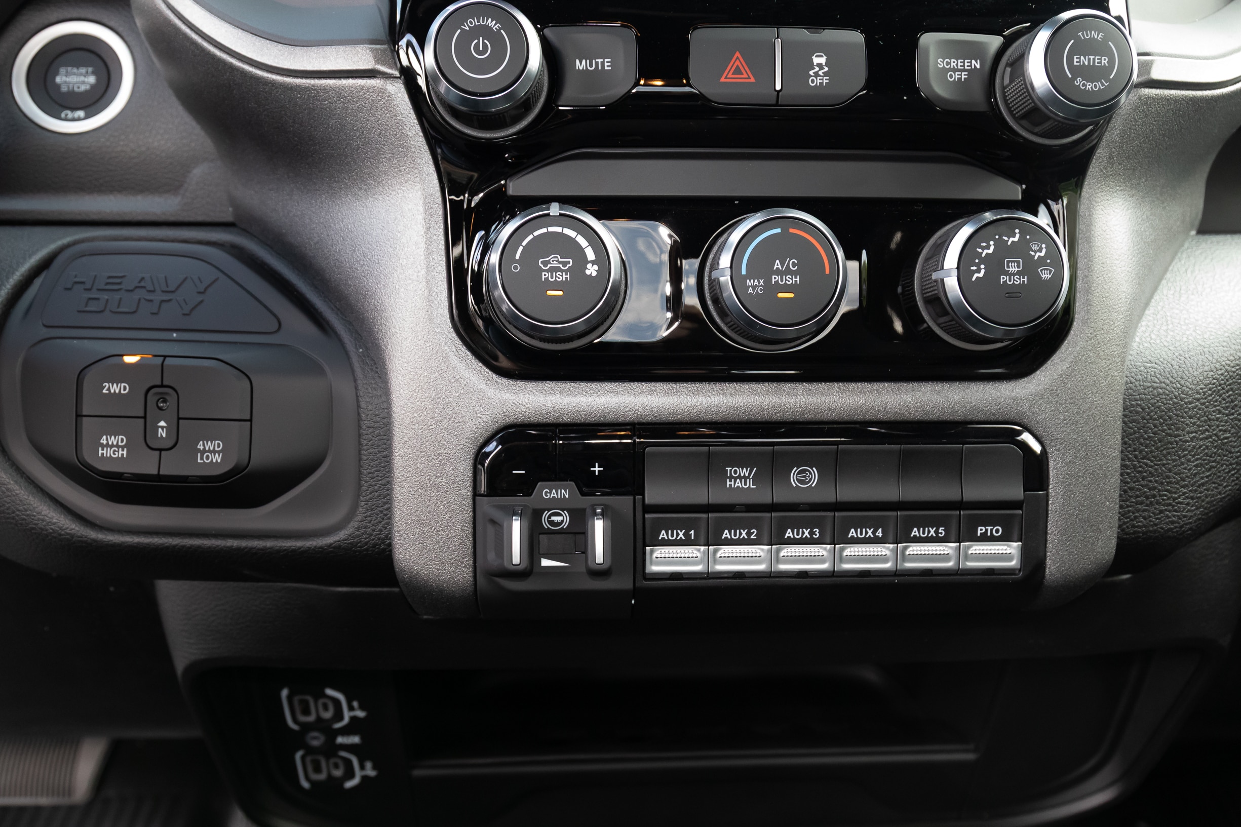 2026 RAM 3500 Chassis Tradesman - Photo 17
