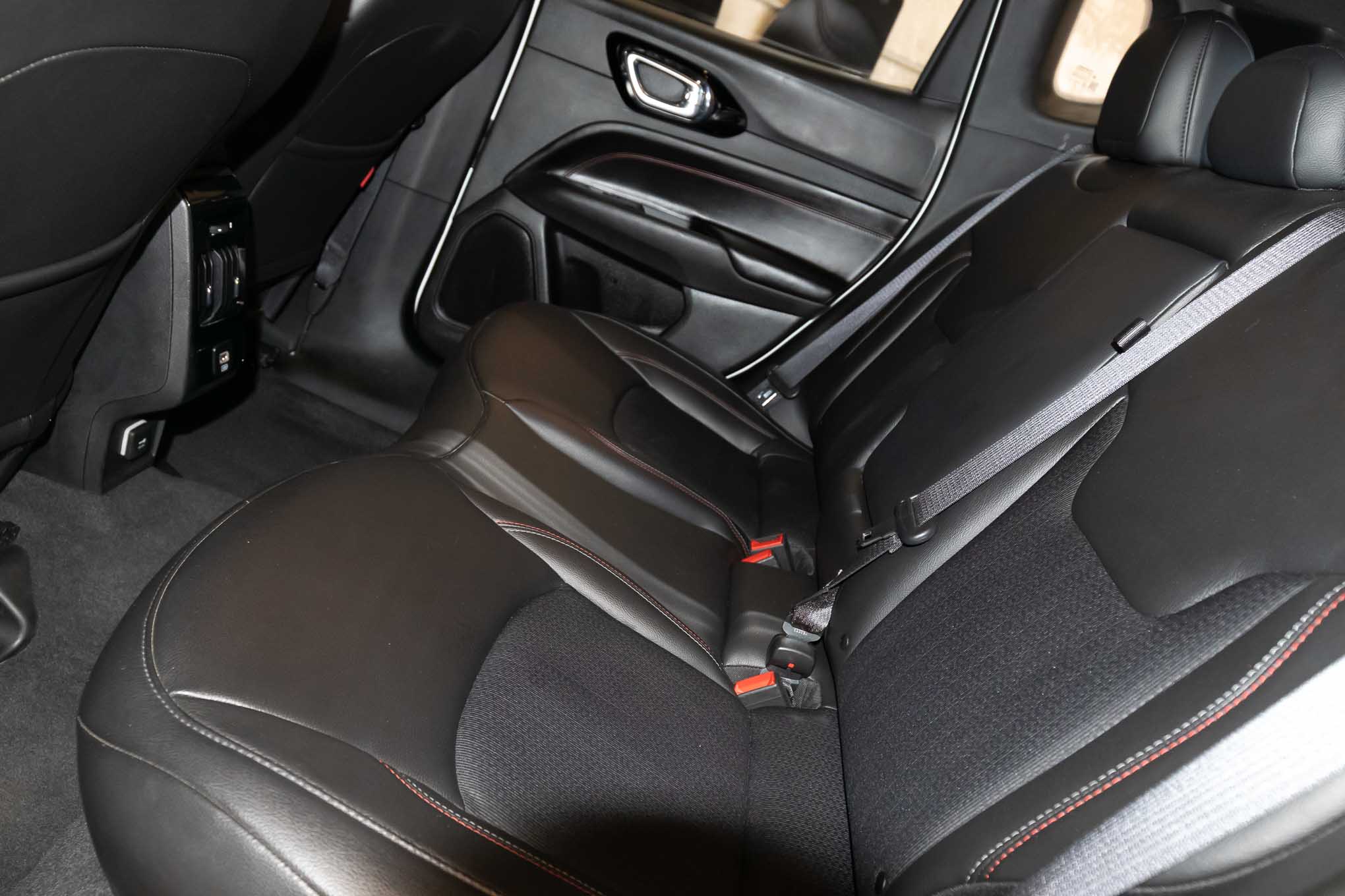 2025 Jeep Compass Trailhawk - Photo 13