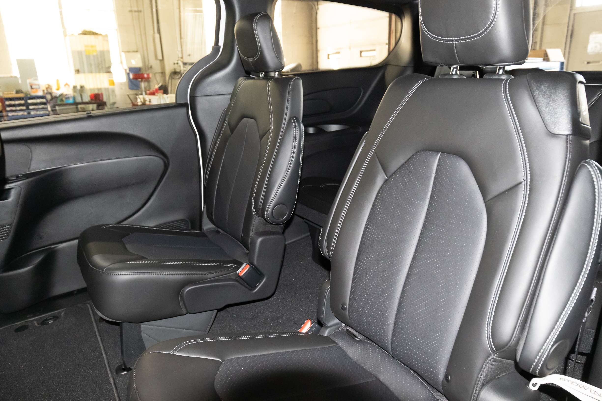 2026 Chrysler Pacifica Select - Photo 12