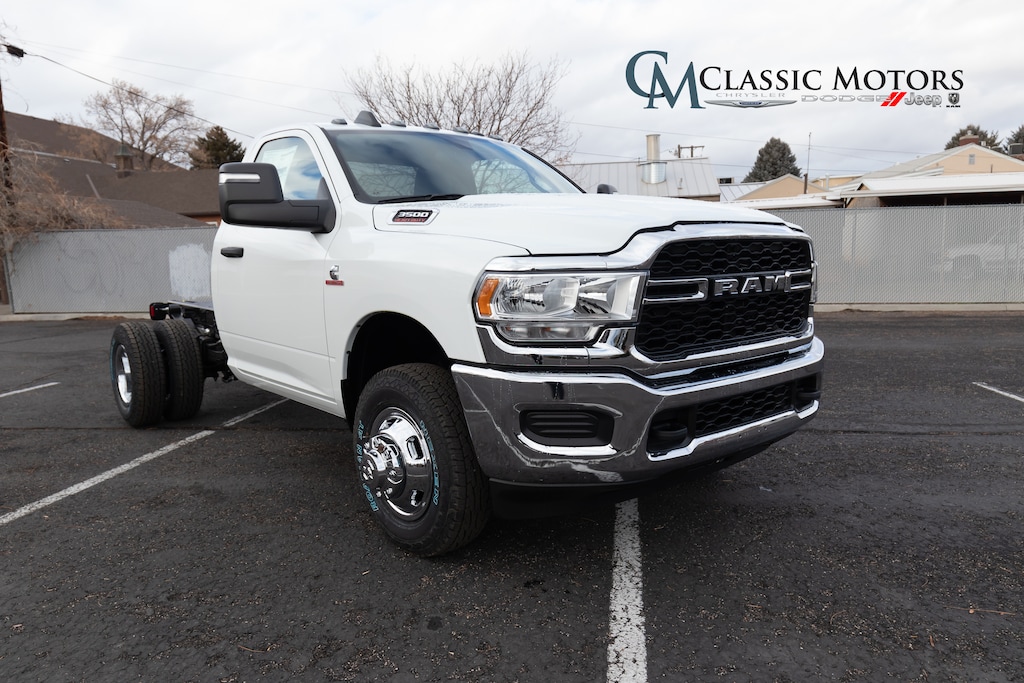 New 2024 Ram 3500 Chassis Cab 3500 TRADESMAN CHASSIS REGULAR CAB 4X4 60' CA Pickup