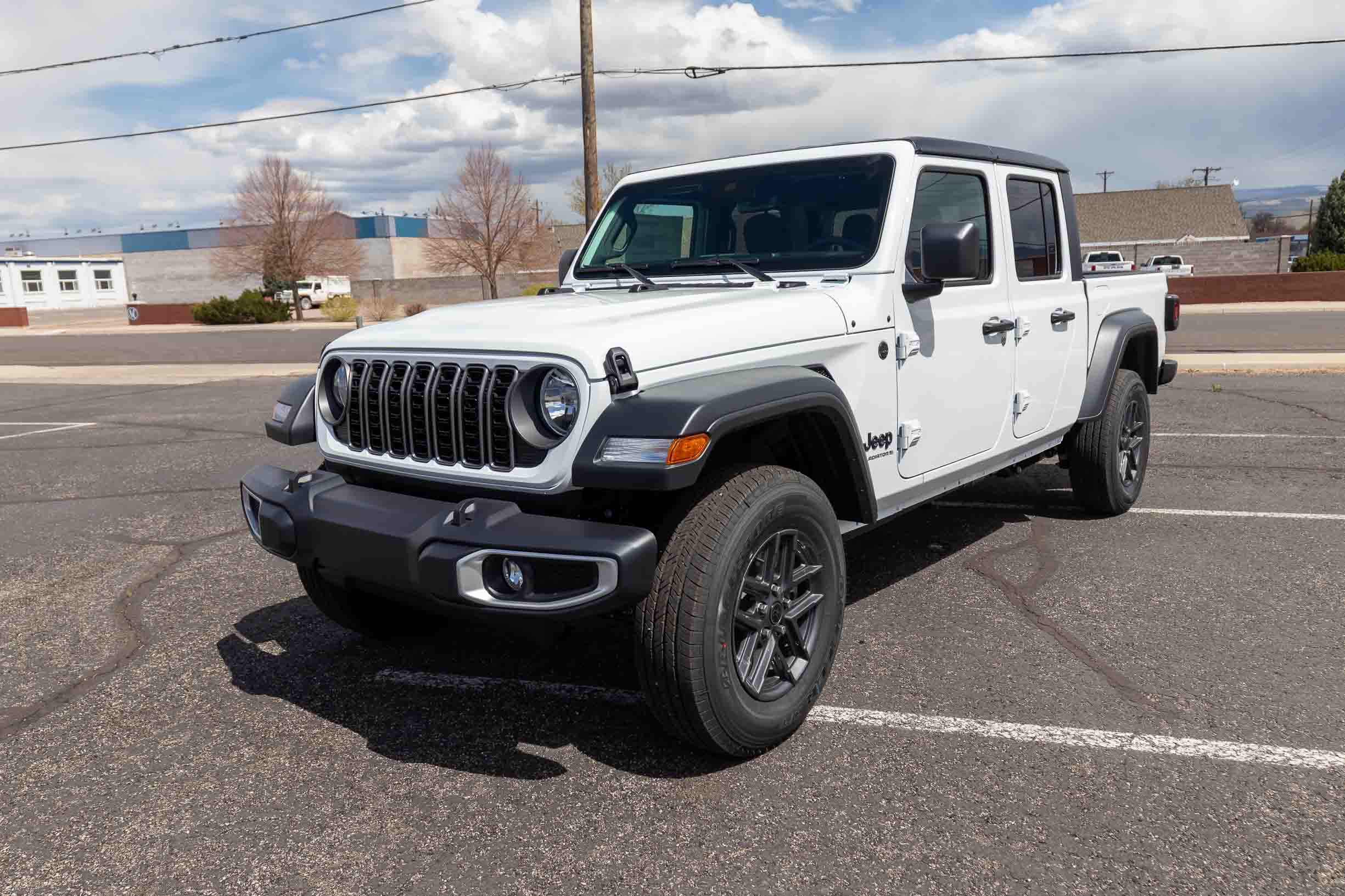 2025 Jeep Gladiator Sport S photo 3