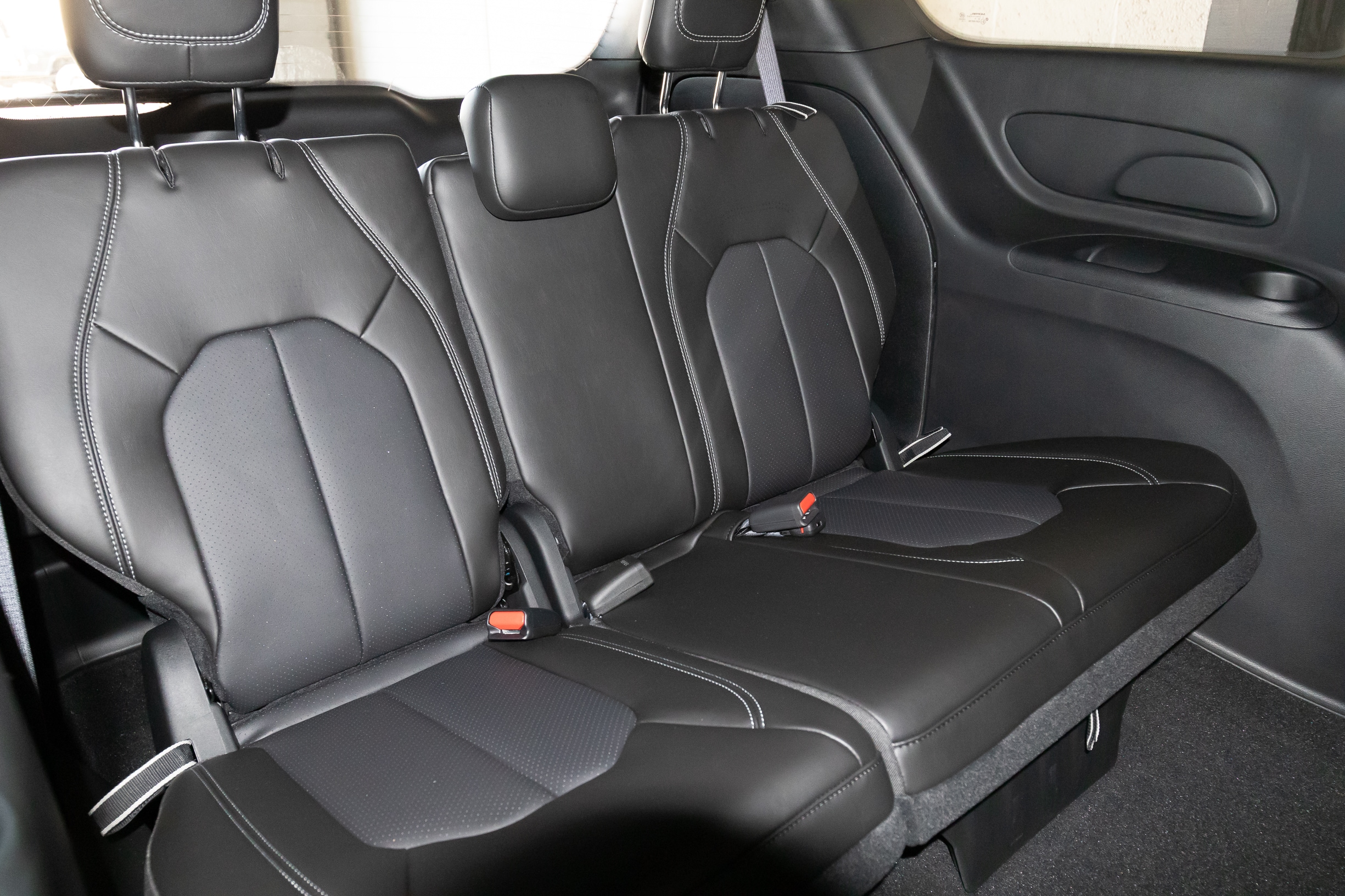 2026 Chrysler Pacifica Select - Photo 16