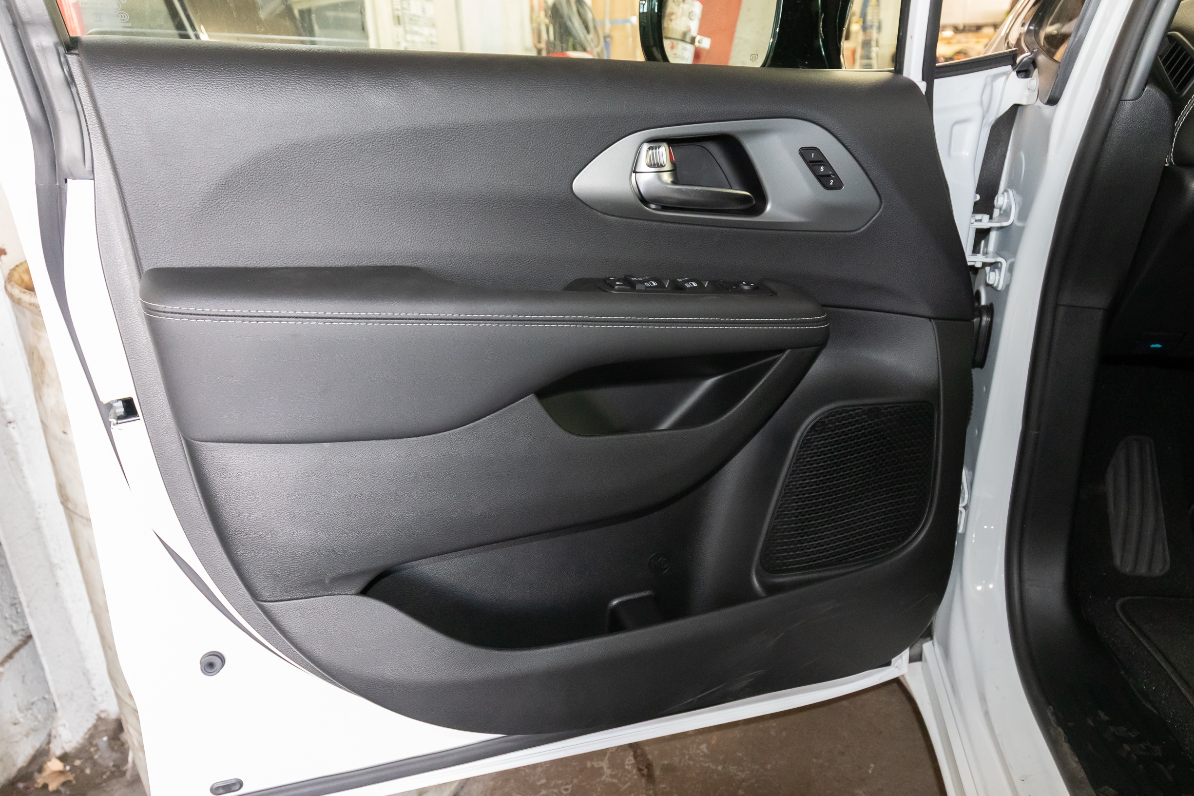 2026 Chrysler Pacifica Select - Photo 9