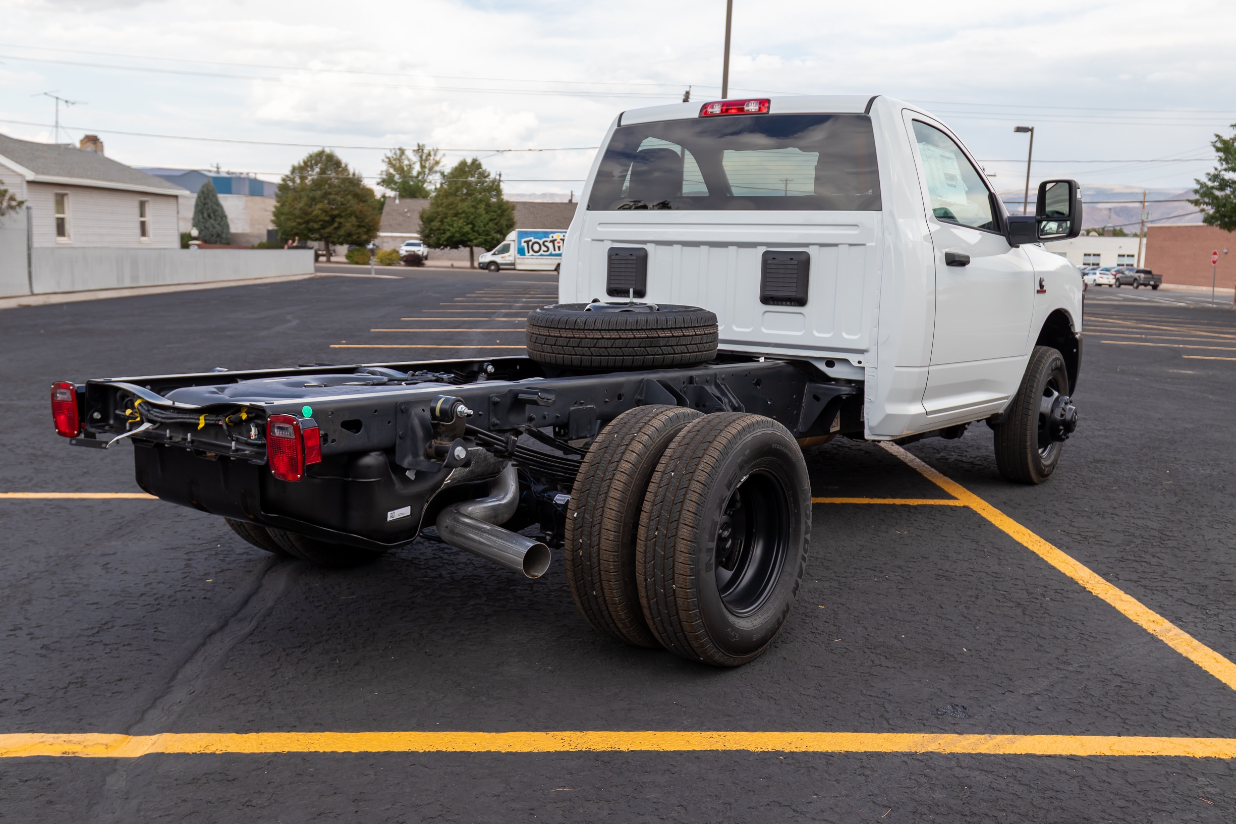 2026 RAM 3500 Chassis Tradesman - Photo 3