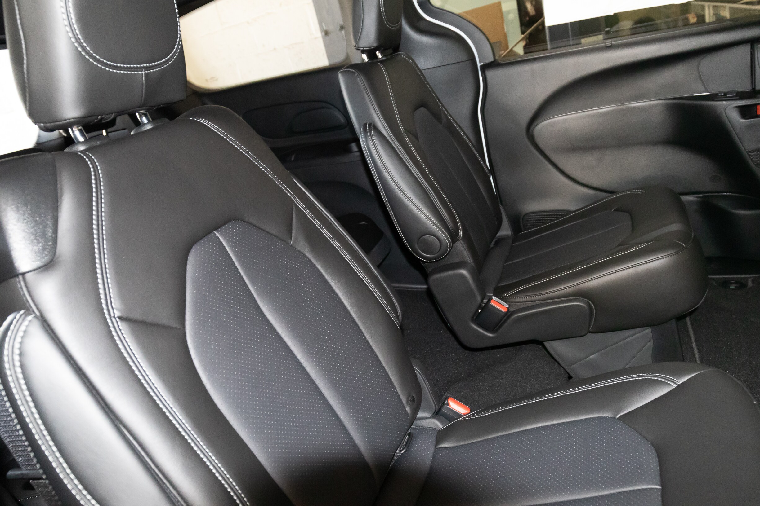 2026 Chrysler Pacifica Select - Photo 15