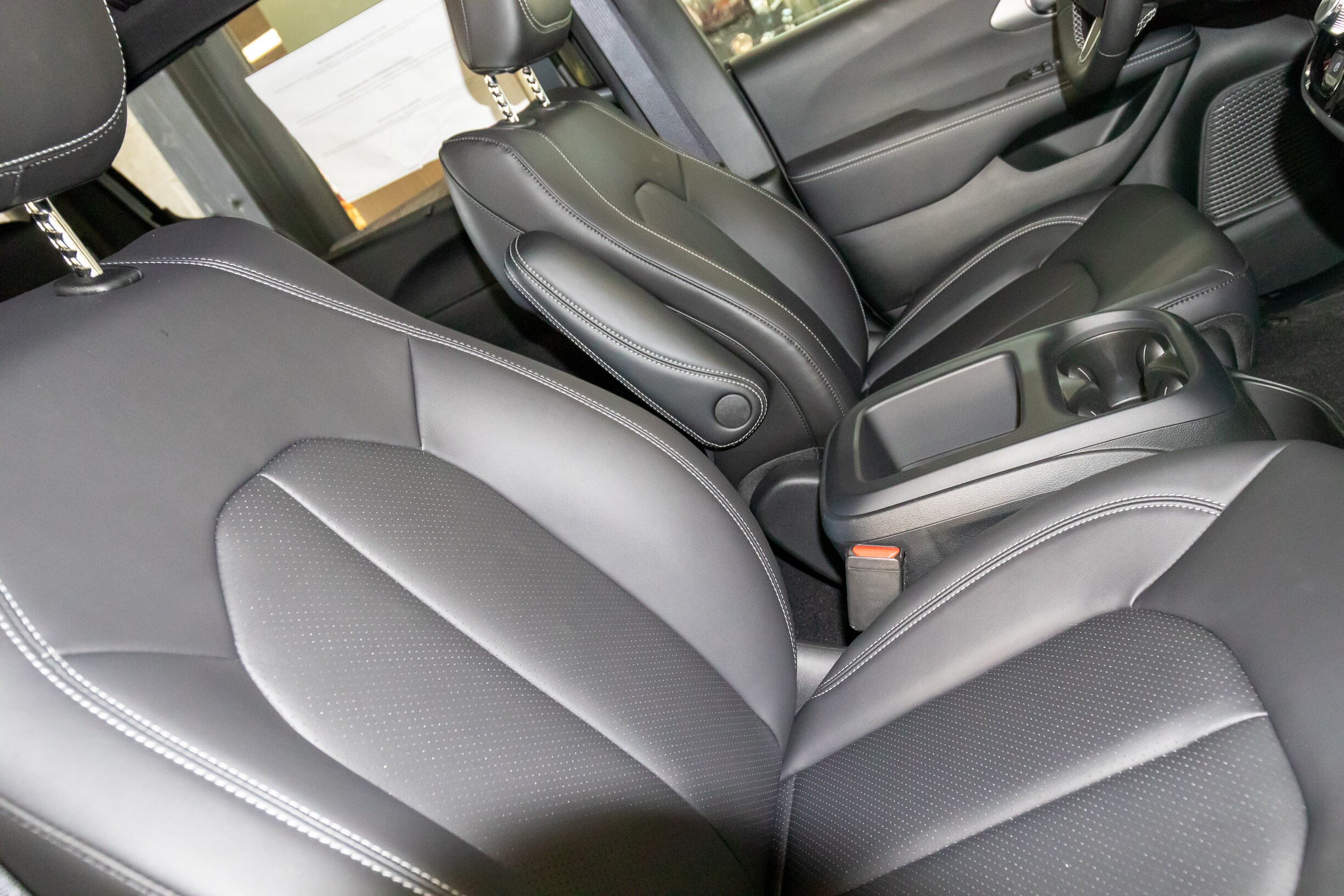 2026 Chrysler Pacifica Select - Photo 18
