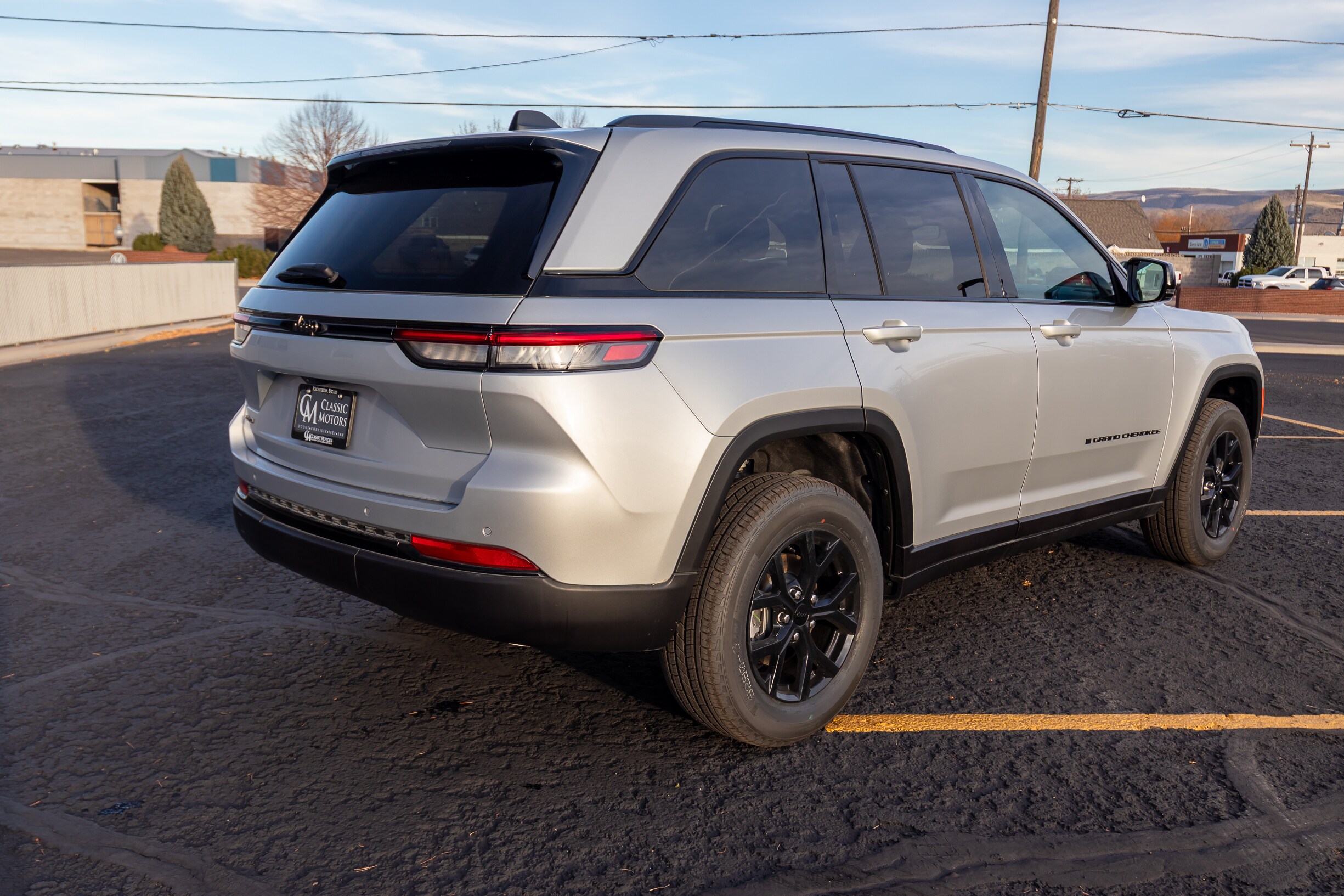 2025 Jeep Grand Cherokee Altitude photo 2