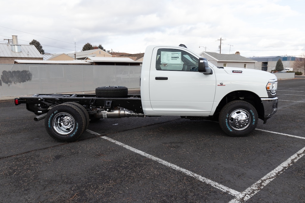 New 2024 Ram 3500 Chassis Cab 3500 TRADESMAN CHASSIS REGULAR CAB 4X4 60' CA Pickup