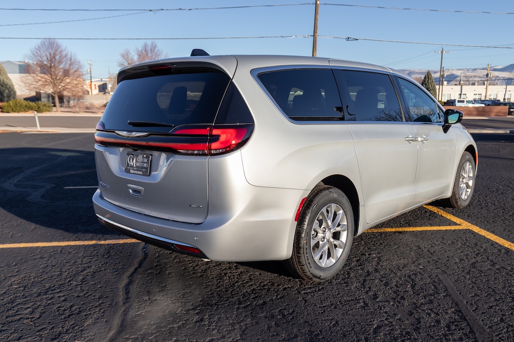New 2026 Chrysler Pacifica SELECT AWD Passenger Van