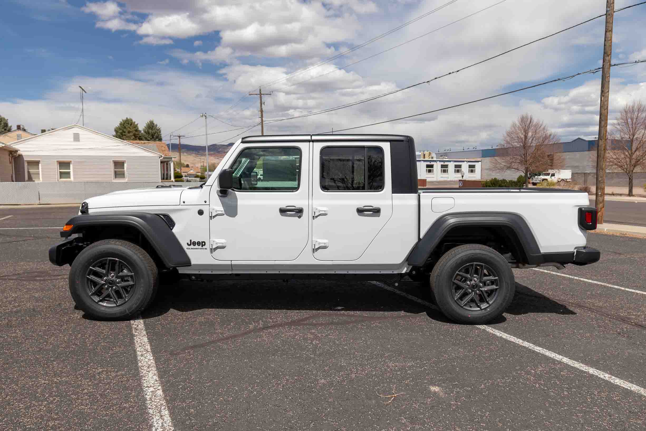 2025 Jeep Gladiator Sport S photo 2