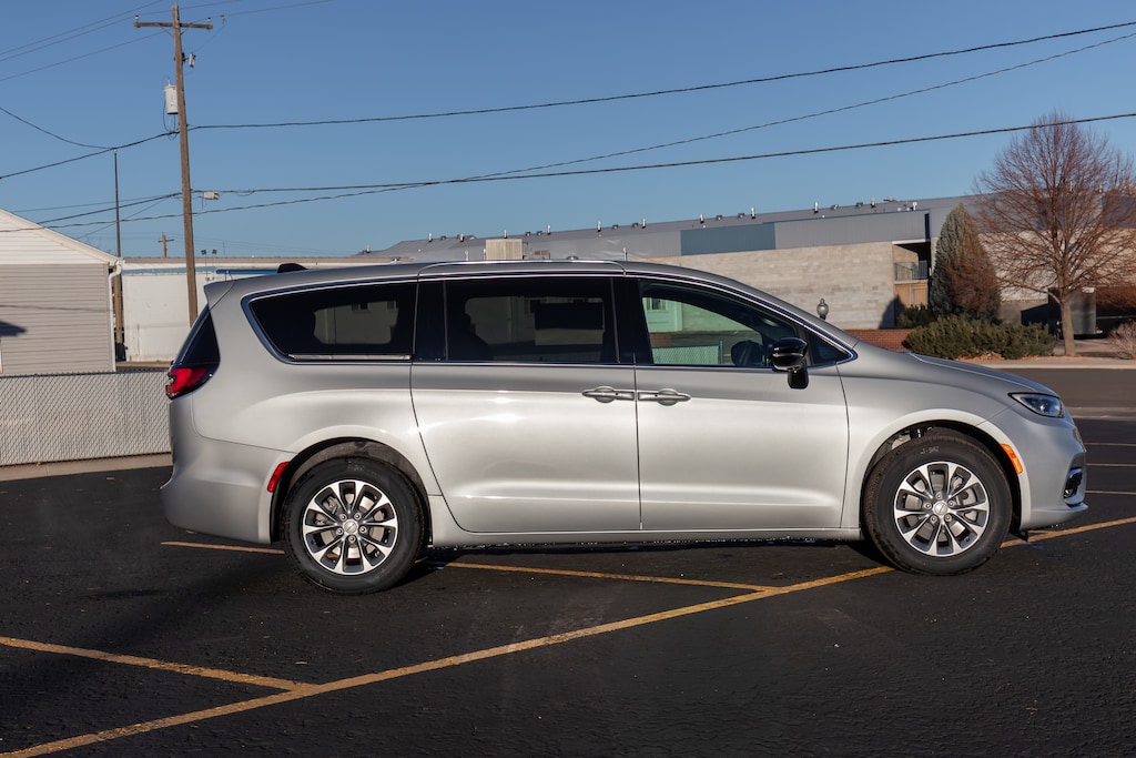 New 2026 Chrysler Pacifica SELECT AWD Passenger Van