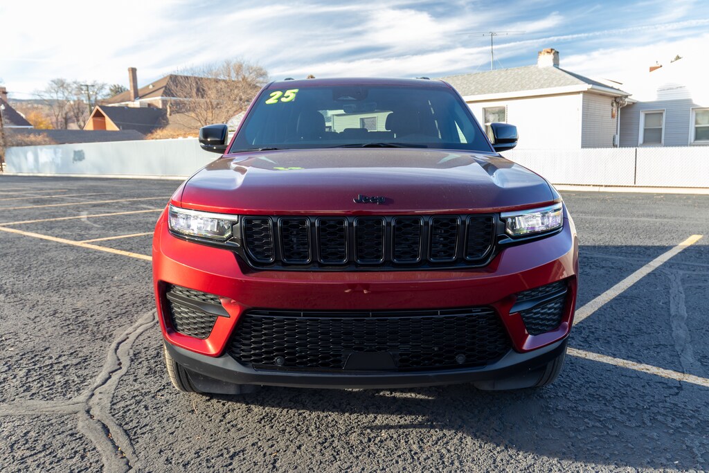 Used 2025 Jeep Grand Cherokee Altitude X SUV
