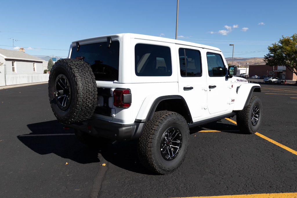 New 2025 Jeep Wrangler 4-DOOR RUBICON X Sport Utility