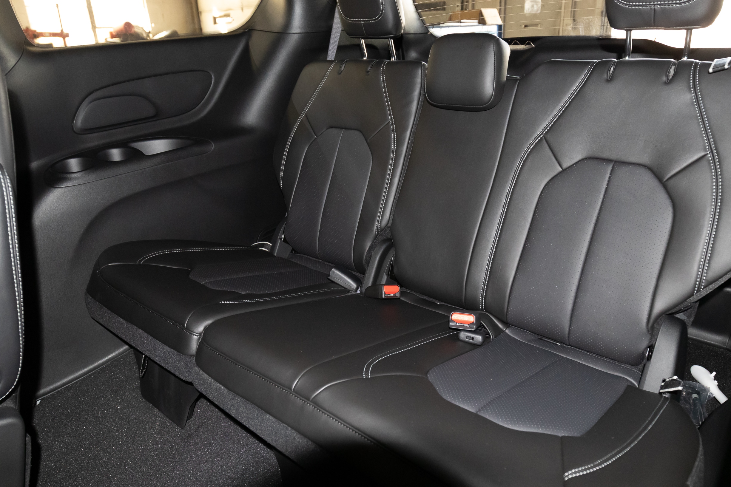 2026 Chrysler Pacifica Select - Photo 13