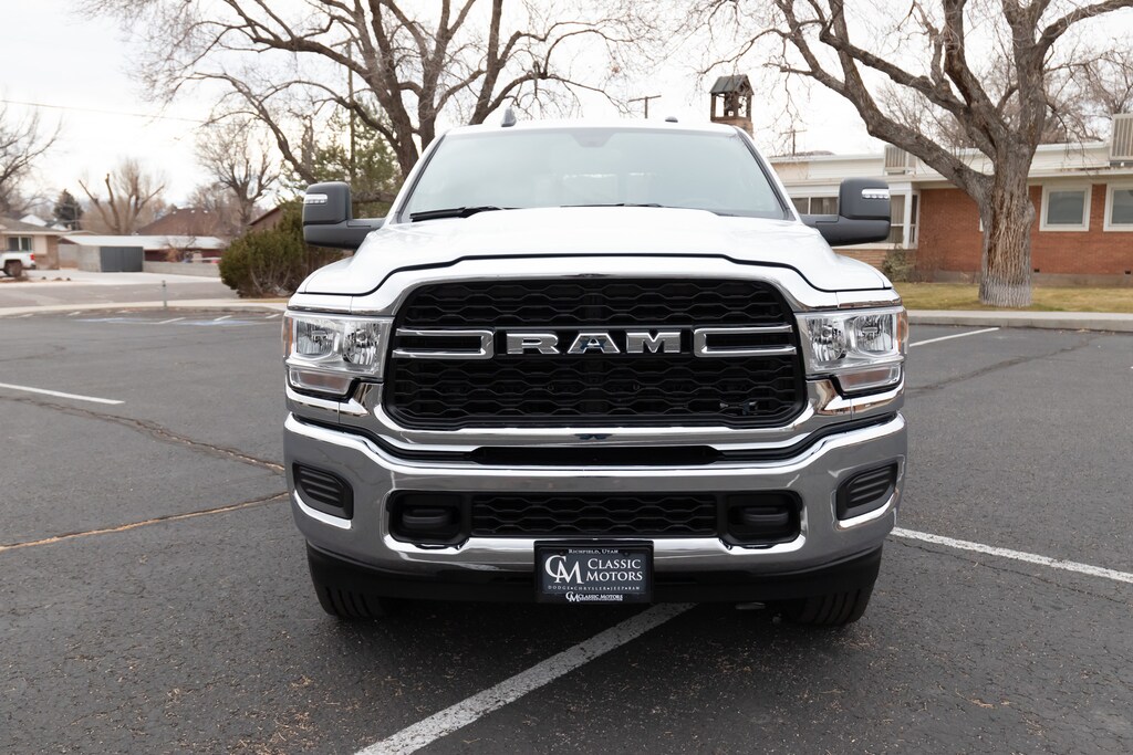 2024 Ram 3500 TRADESMAN CREW CAB 4X4 8' BOX RG198223 For Sale in