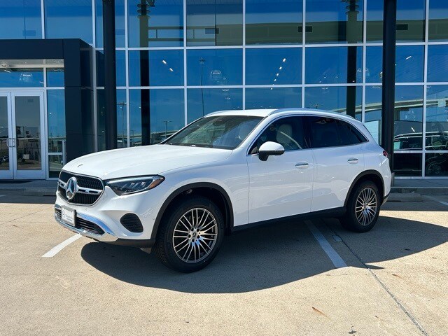 2025 Mercedes Benz GLC 300 photo 4