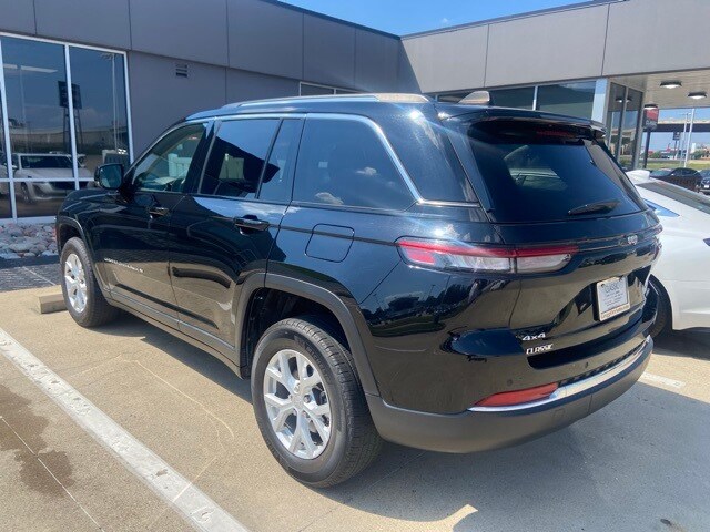2023 Jeep Grand Cherokee Limited photo 2