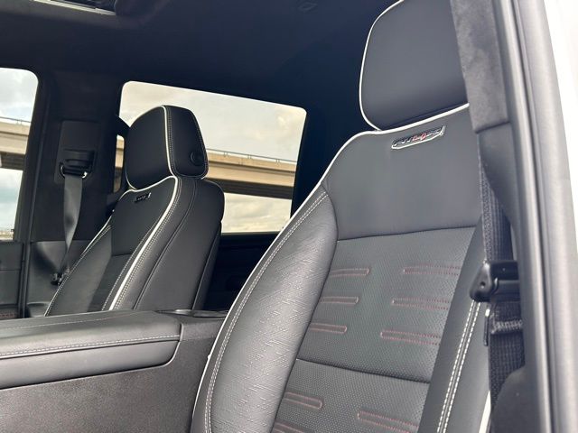 2025 GMC Sierra 2500HD AT4X - Photo 39