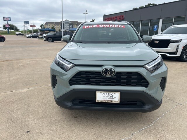 2023 Toyota RAV4 XLE photo 2