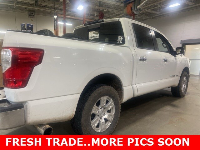 2018 Nissan Titan SV photo 3
