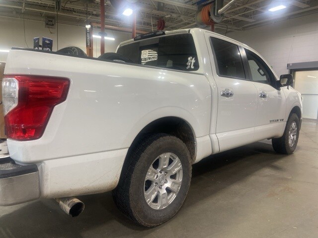 2018 Nissan Titan SV photo 3
