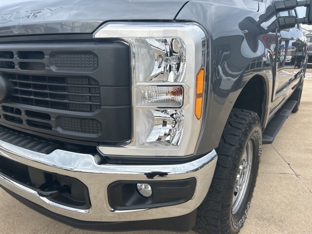 2024 Ford F-250 photo 2