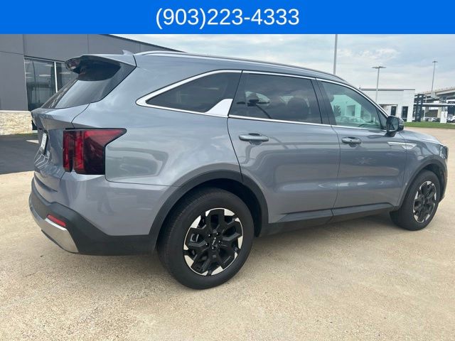 2025 Kia Sorento S - Photo 16